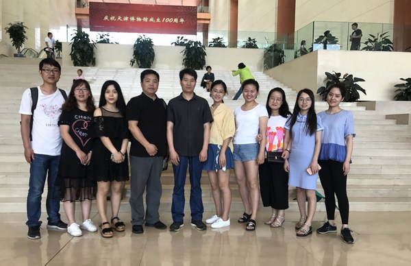 mk官网艺术硕士（美术）研究生赴中国美术馆开展专题艺术实践教学.jpg